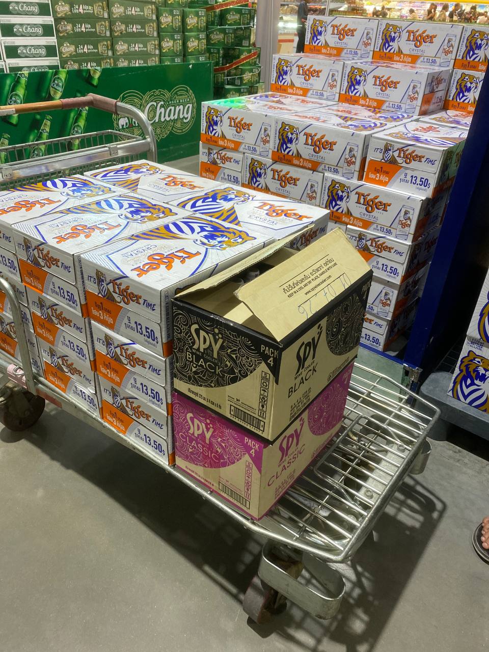 SPY Sparkle Fruit Revolutionizing FMCG Distribution with Da Houg Heng at Makro Cambodia - Image 50